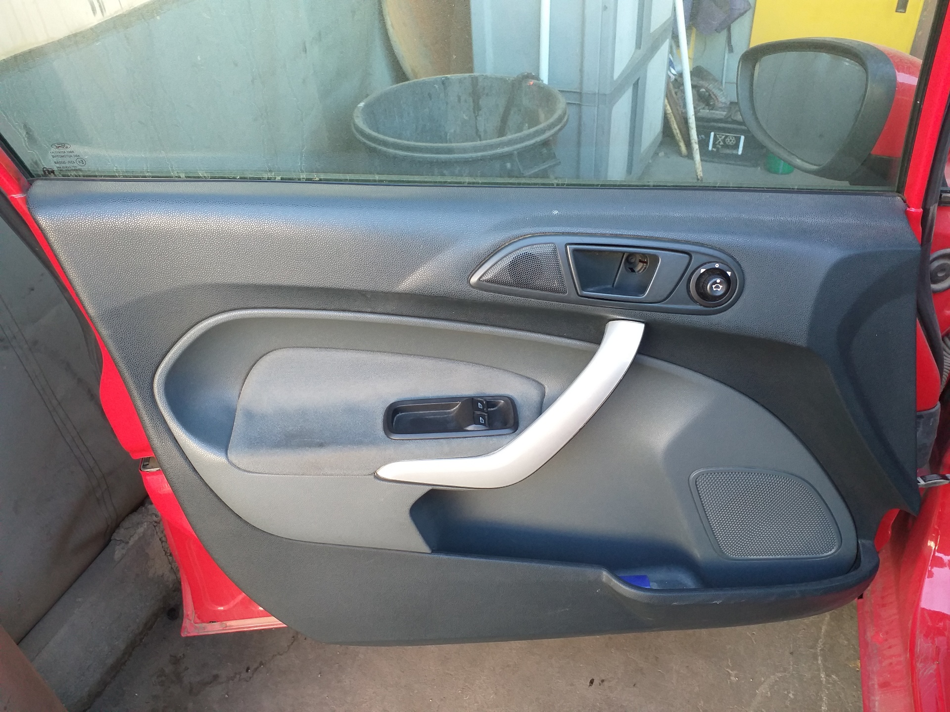 FORD Fiesta 5 generation (2001-2010) Priekinių dešinių durų stiklo pakelėjo varikliukas 8A6114553A 18698403