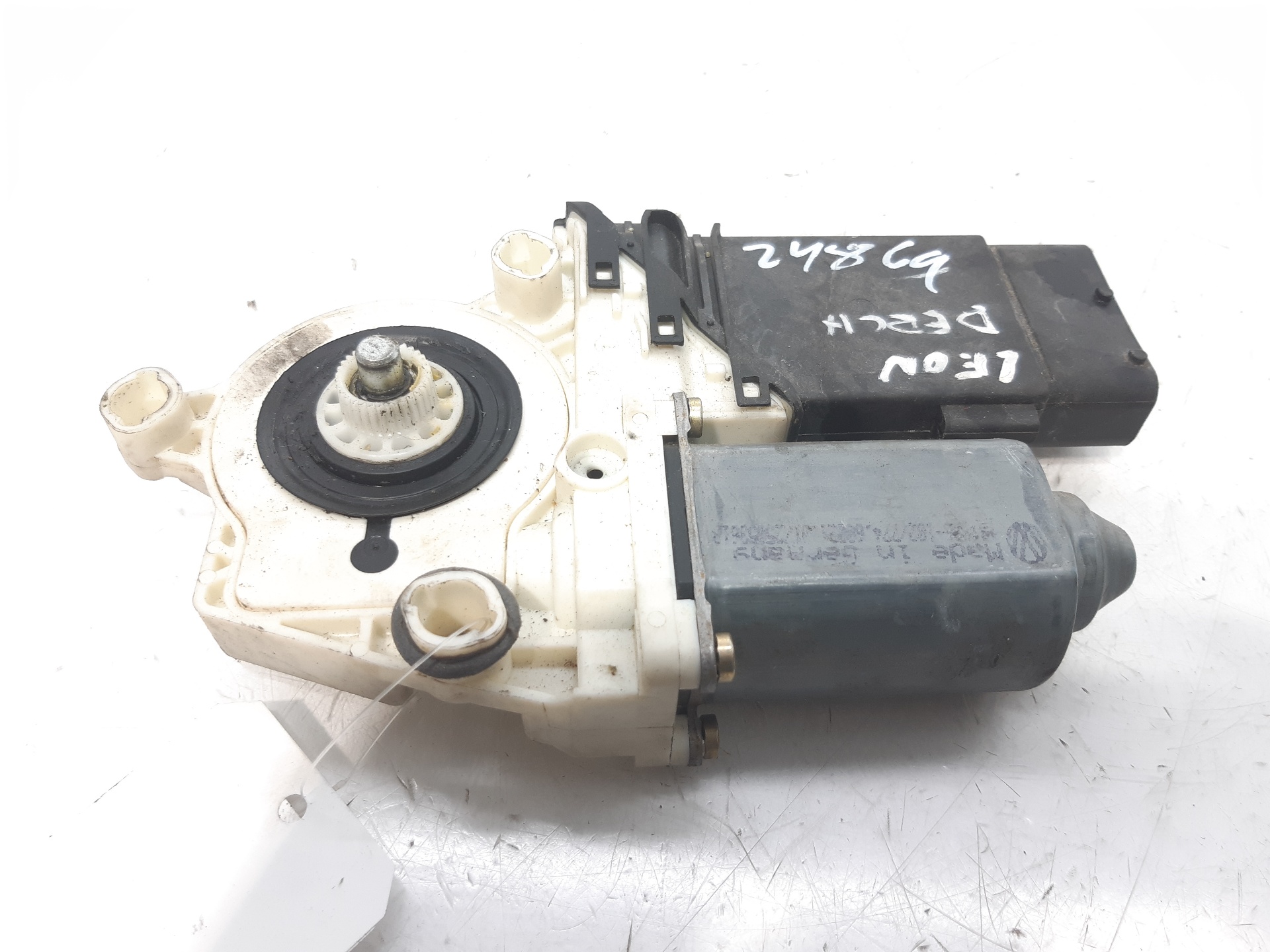 SEAT Toledo 2 generation (1999-2006) Front Right Door Window Control Motor 1C1959802 18721194