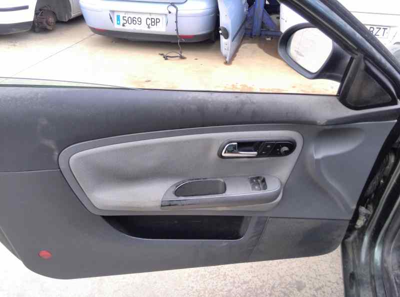 SEAT Cordoba 2 generation (1999-2009) Priekinių dešinių durų stiklo pakelėjas 6L3837752AD 20170476