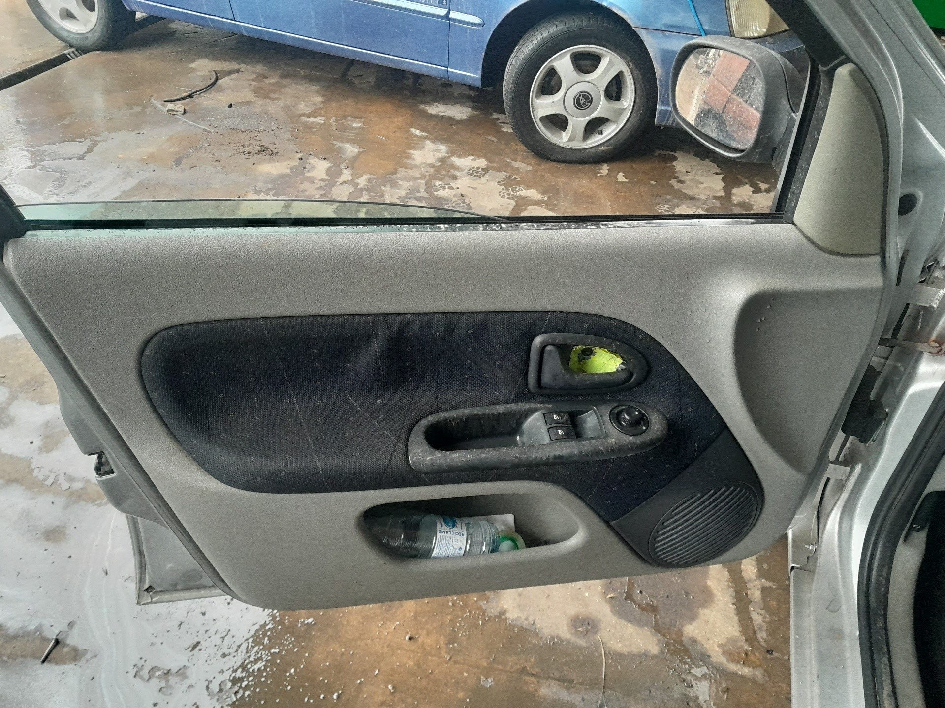 RENAULT Clio 1 generation (1990-1998) Кнопка стеклоподъемника передней левой двери 8200084003 25506172