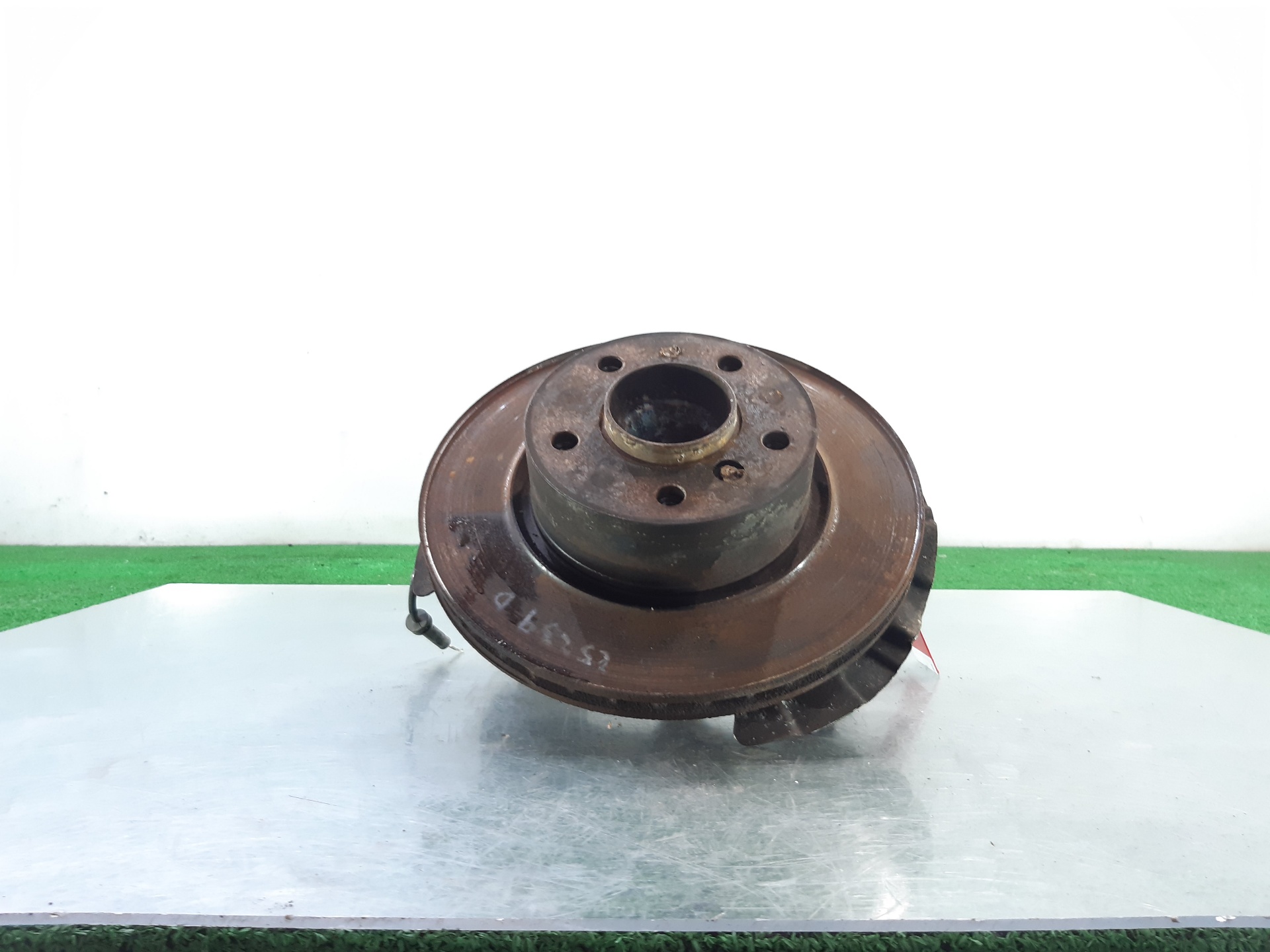 BMW 3 Series E90/E91/E92/E93 (2004-2013) Front Right Wheel Hub 31216793924 18734030