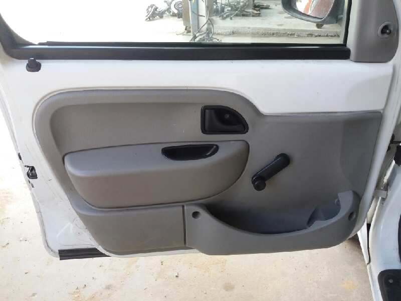 RENAULT Kangoo 1 generation (1998-2009) Мотор за чистачки на прозореца на задната врата 7700308806 20178636