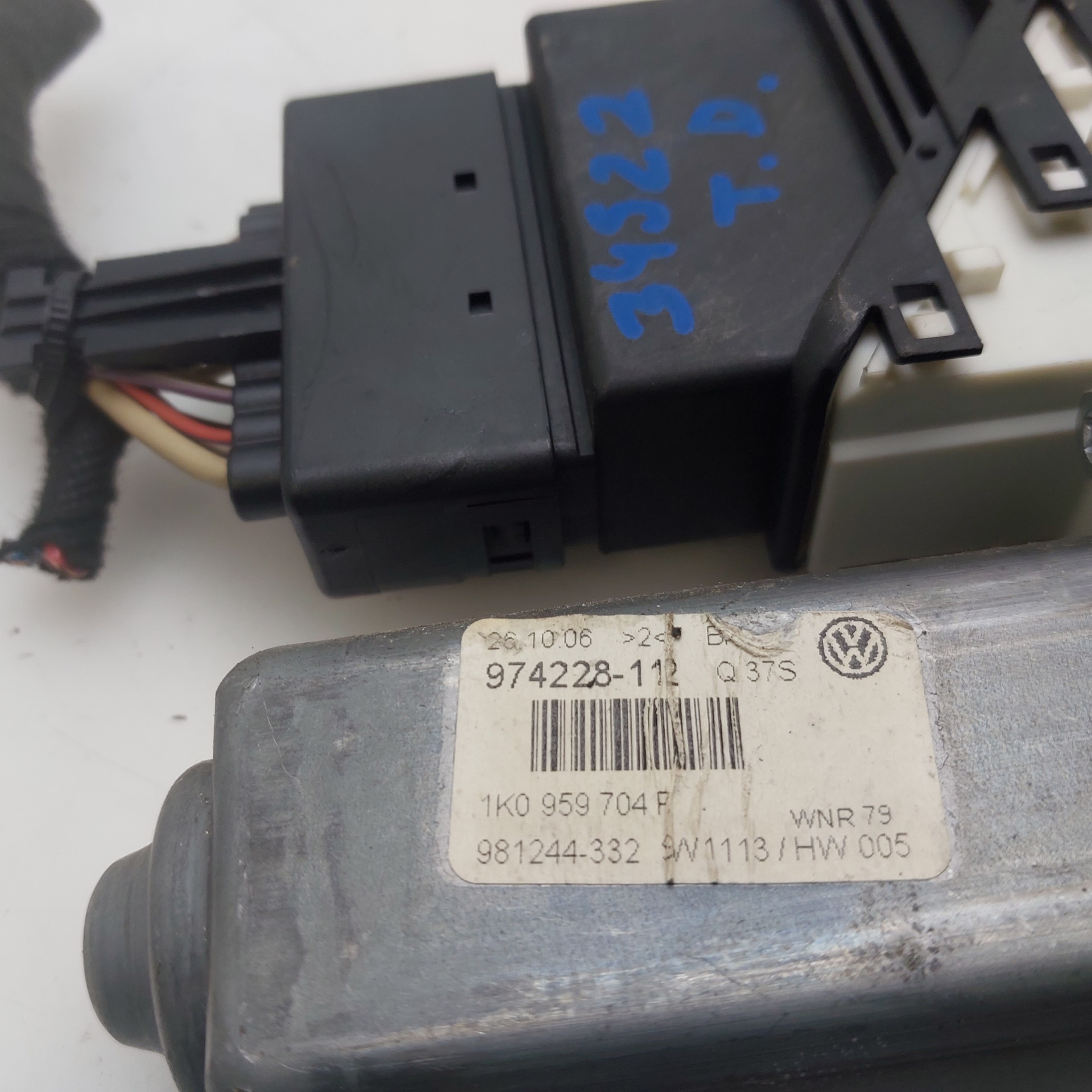 VOLKSWAGEN Passat B6 (2005-2010) Motor de control geam ușă  dreapta spate 1K0959704P 24973082