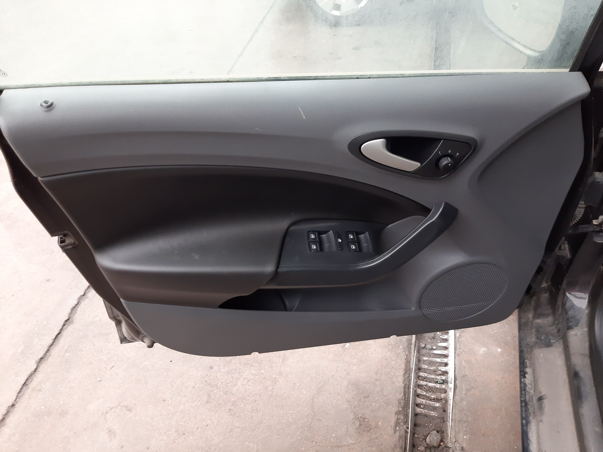 DODGE Ibiza 4 generation (2008-2017) Galinių dešinių durų išorinė rankenėlė 5N0837205M 22476654