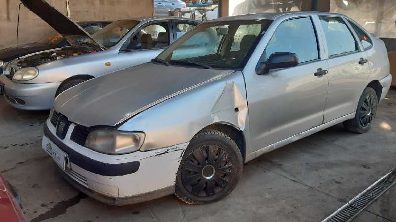 SEAT Ibiza 2 generation (1993-2002) Главина на предно дясно колело 1H0407256B 18599629