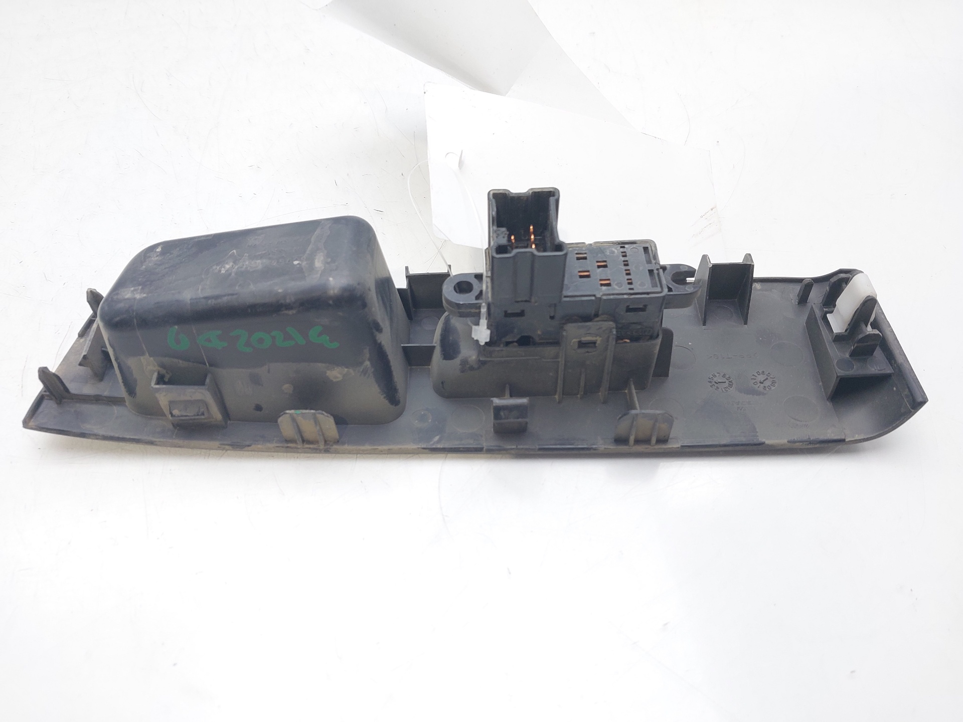NISSAN X-Trail T31 (2007-2014) Front Right Door Window Switch 254110V000 21011816