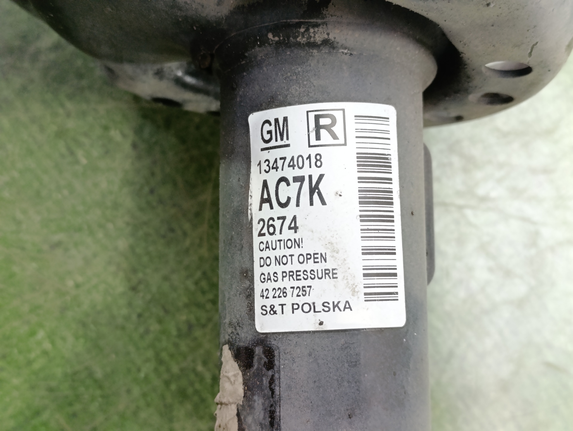 Amortiguador delantero derecho B16DTL 13474018 de Opel Astra j sedán 2013-2013 - pieza usada