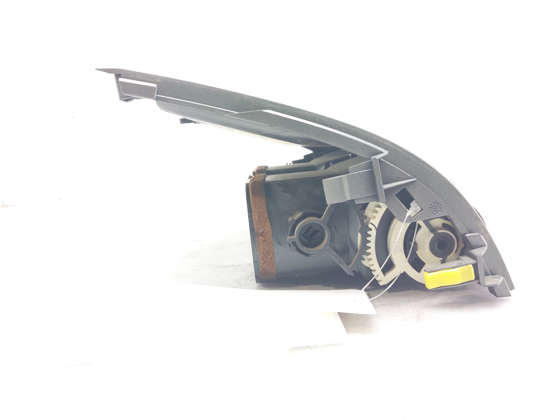 Rejilla aireadora 4ZZ 5567002130 de Toyota Auris (_e15_) 2007-2012 97 CV con 186456 km - pieza usada