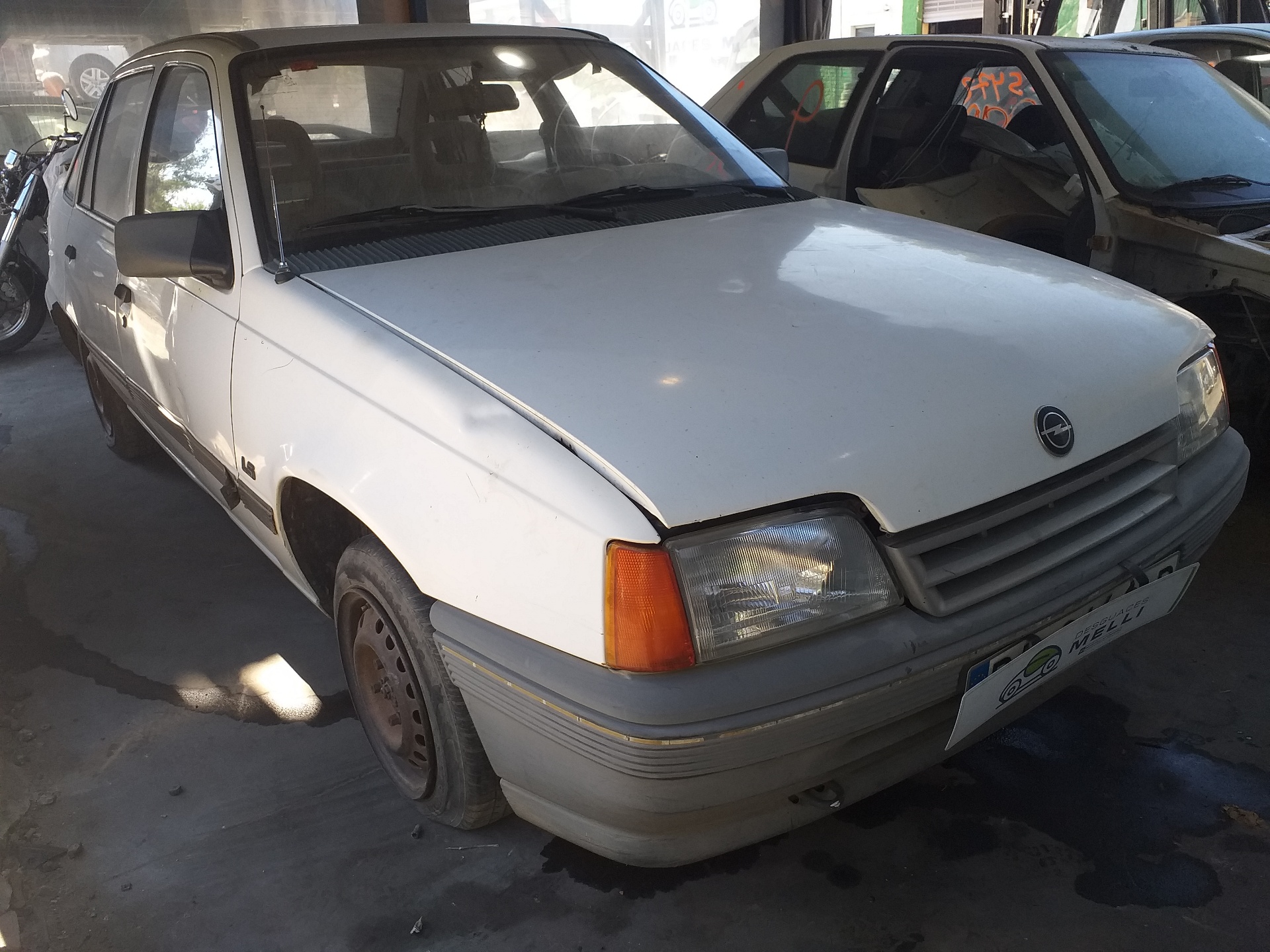 OPEL Kadett E (1984-1993) Передний левый указатель поворота 42690R6 24130929