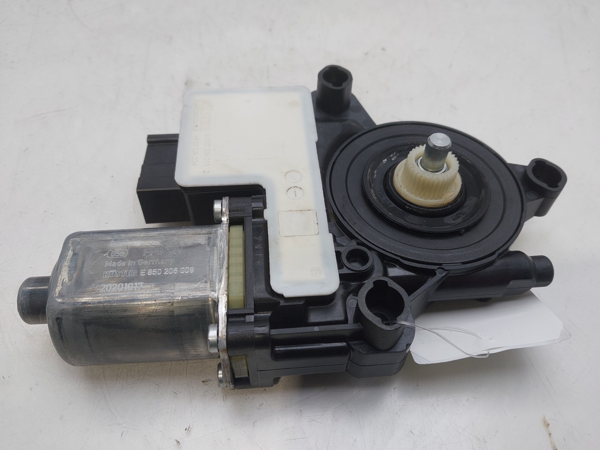 SEAT Arona 1 generation (2017-2024) Front Left Door Window Regulator Motor 2Q1959405B 23327135