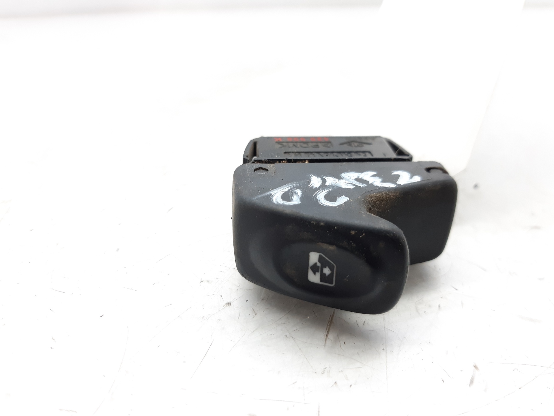 VAUXHALL Clio 2 generation (1998-2013) Front Right Door Window Switch 8200060046 21011569