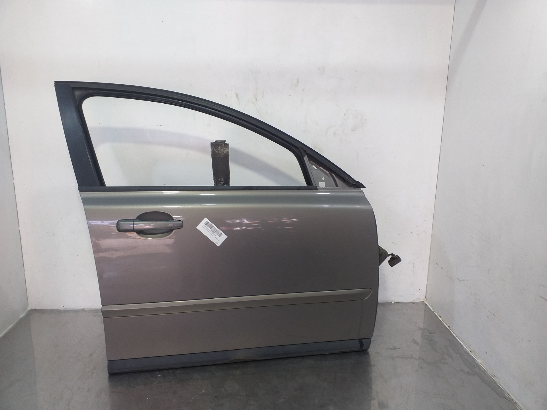 VOLVO V50 1 generation (2003-2012) Front Right Door 31335444 24298654