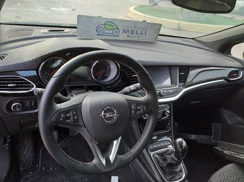 OPEL Astra K (2015-2021) Front Right Wheel Hub 39030300 20189755