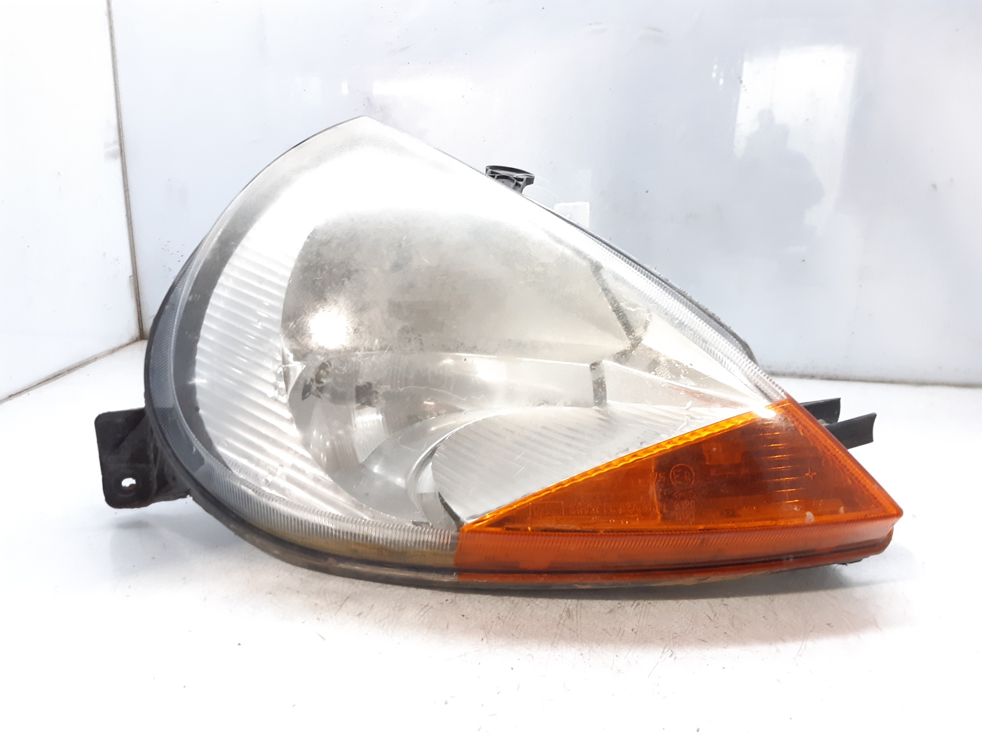 FORD Ka 1 generation (1996-2008) Front Right Headlight 97KG13005AR 18771568