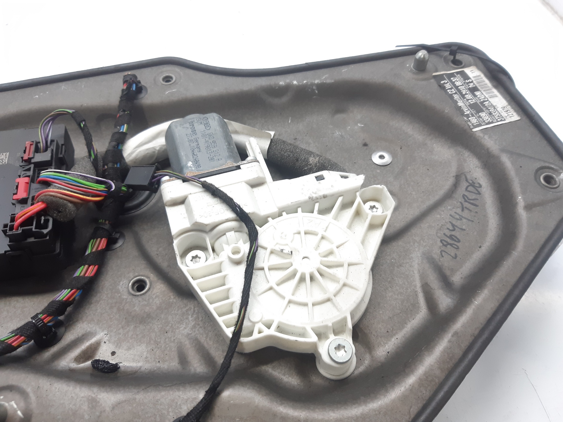 SKODA Yeti 1 generation (2009-2018) Rear Right Door Window Regulator 8K0959812A 18697146