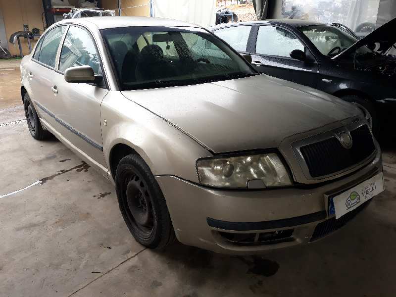 SKODA Superb 1 generation (2001-2008) Priekinė kairė stebulė 8D0407257AM 22483185