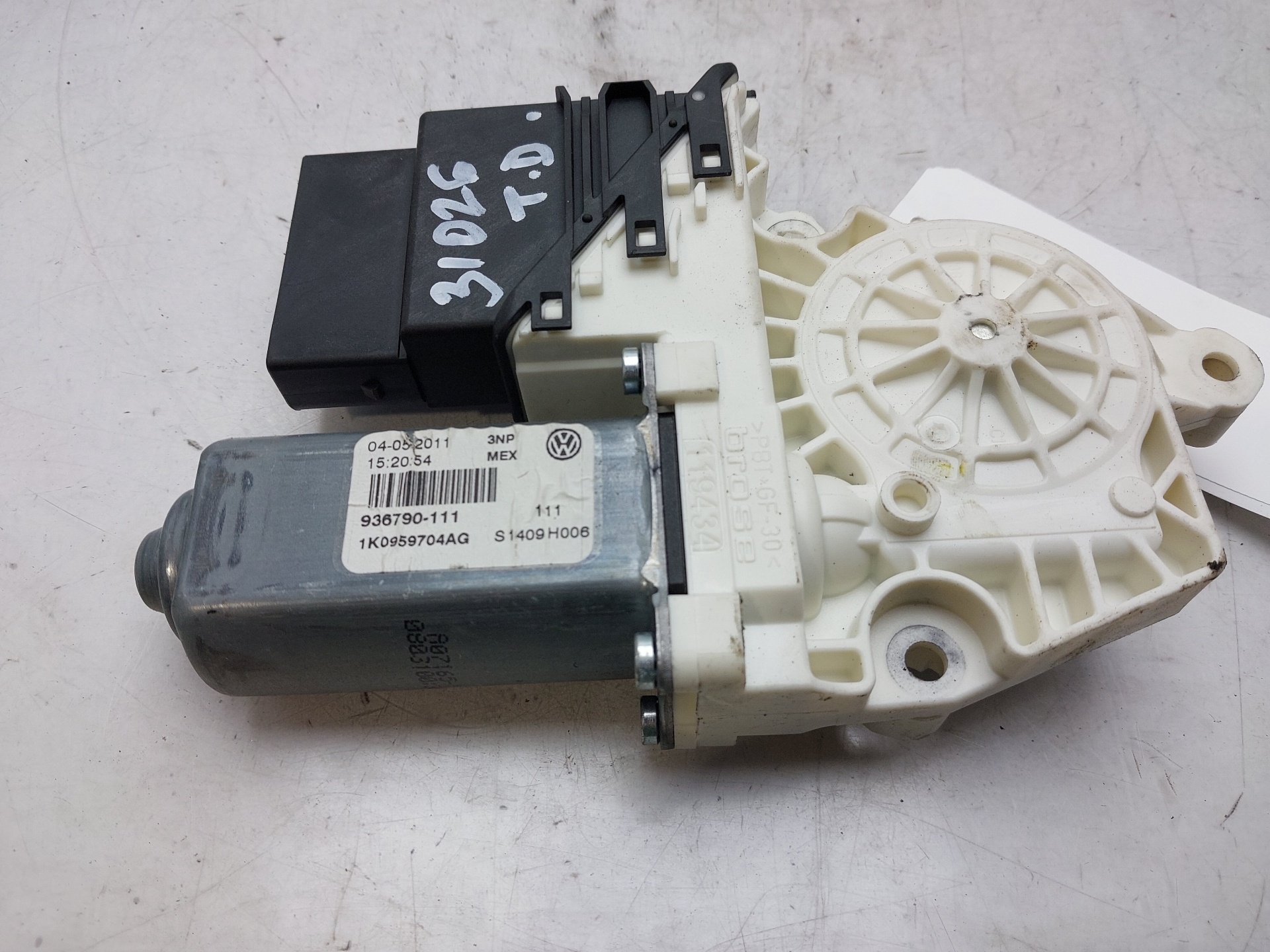 VOLKSWAGEN Jetta 6 generation (2010-2018) Rear Right Door Window Control Motor 1K0959704AG 23018255