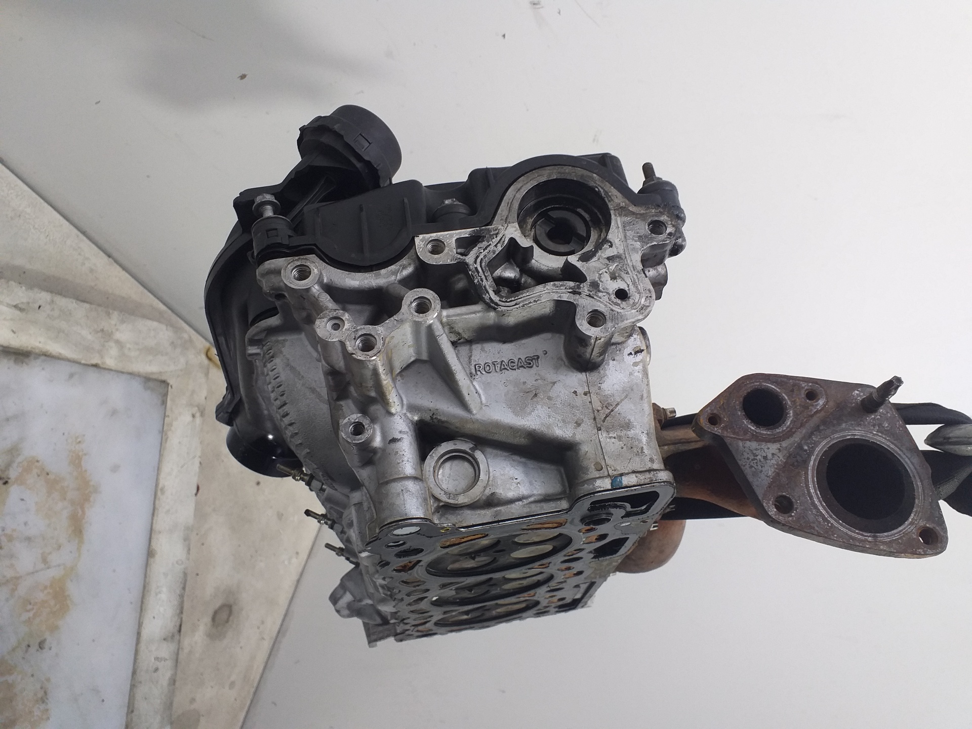 IVECO Discovery 3 generation (2004-2009) Chiulasă motor 4R8Q6090 24045524