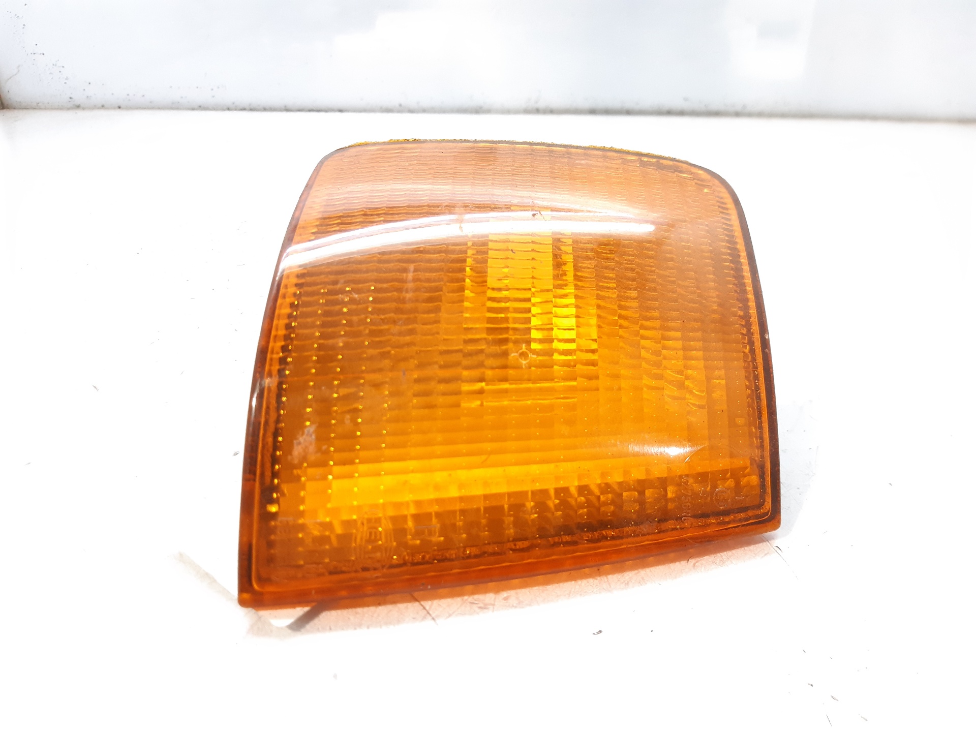 VOLKSWAGEN Passat B3 (1988-1993) Semnalizare aripa dreapta față 357953050 22019464