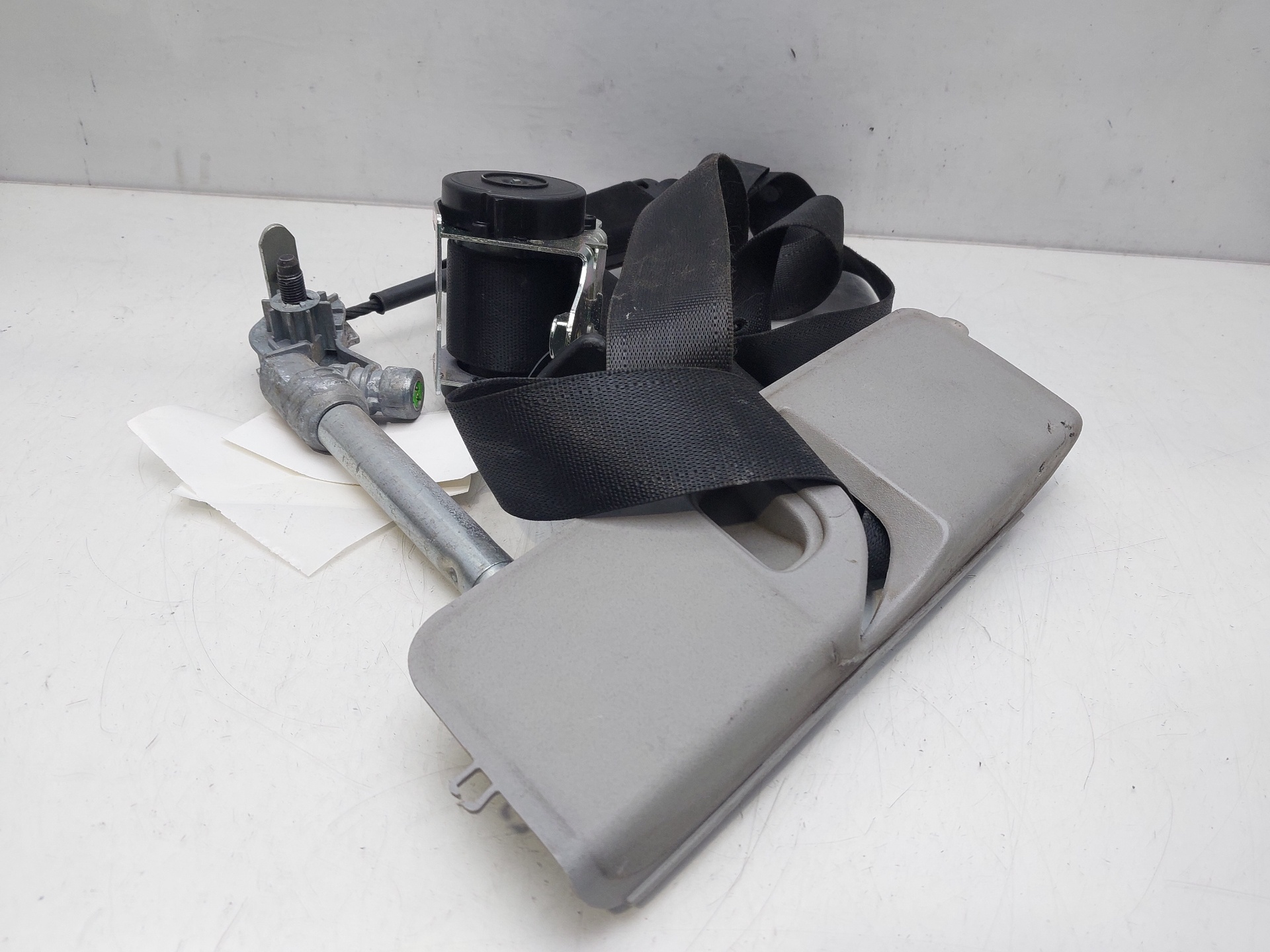 OPEL Corsa D (2006-2020) Front Right Seatbelt 13262567 24137864