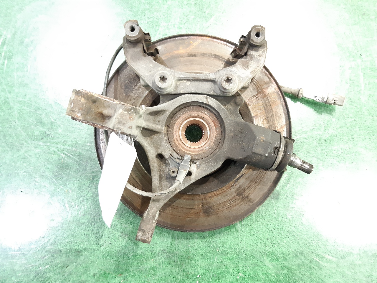 PEUGEOT 307 1 generation (2001-2008) Front Left Wheel Hub 364696 18659751