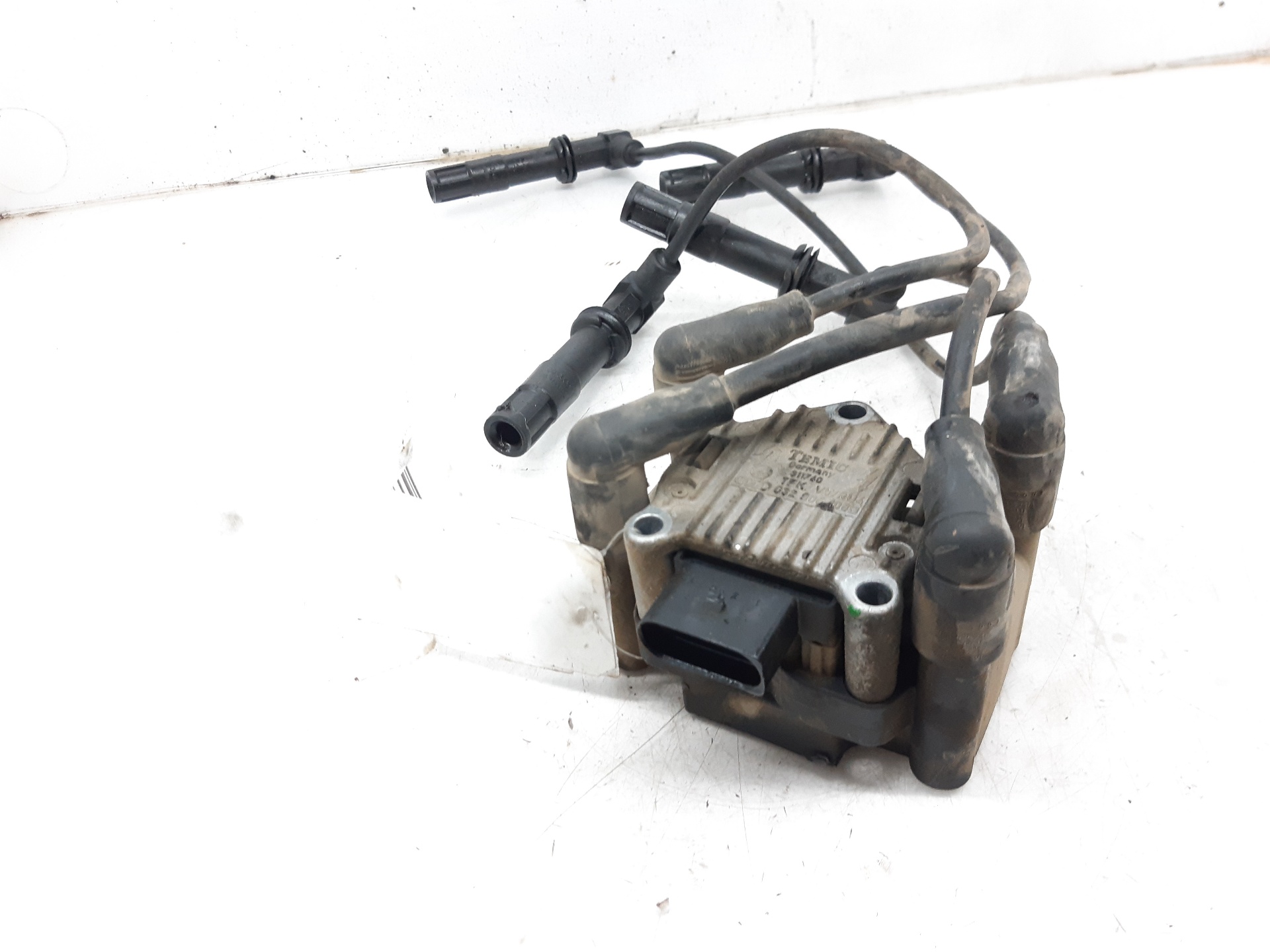 SEAT Leon 1 generation (1999-2005) High Voltage Ignition Coil 032905106B 18688378