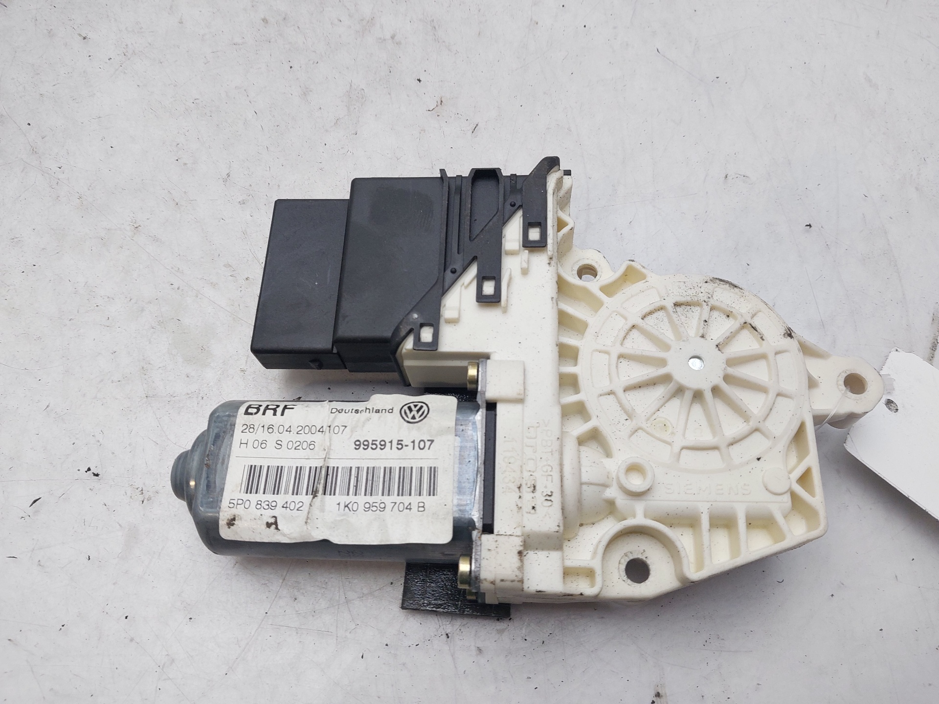 SEAT Toledo 3 generation (2004-2010) Moteur de commande de vitre de porte arrière gauche 5P0839402 20793782