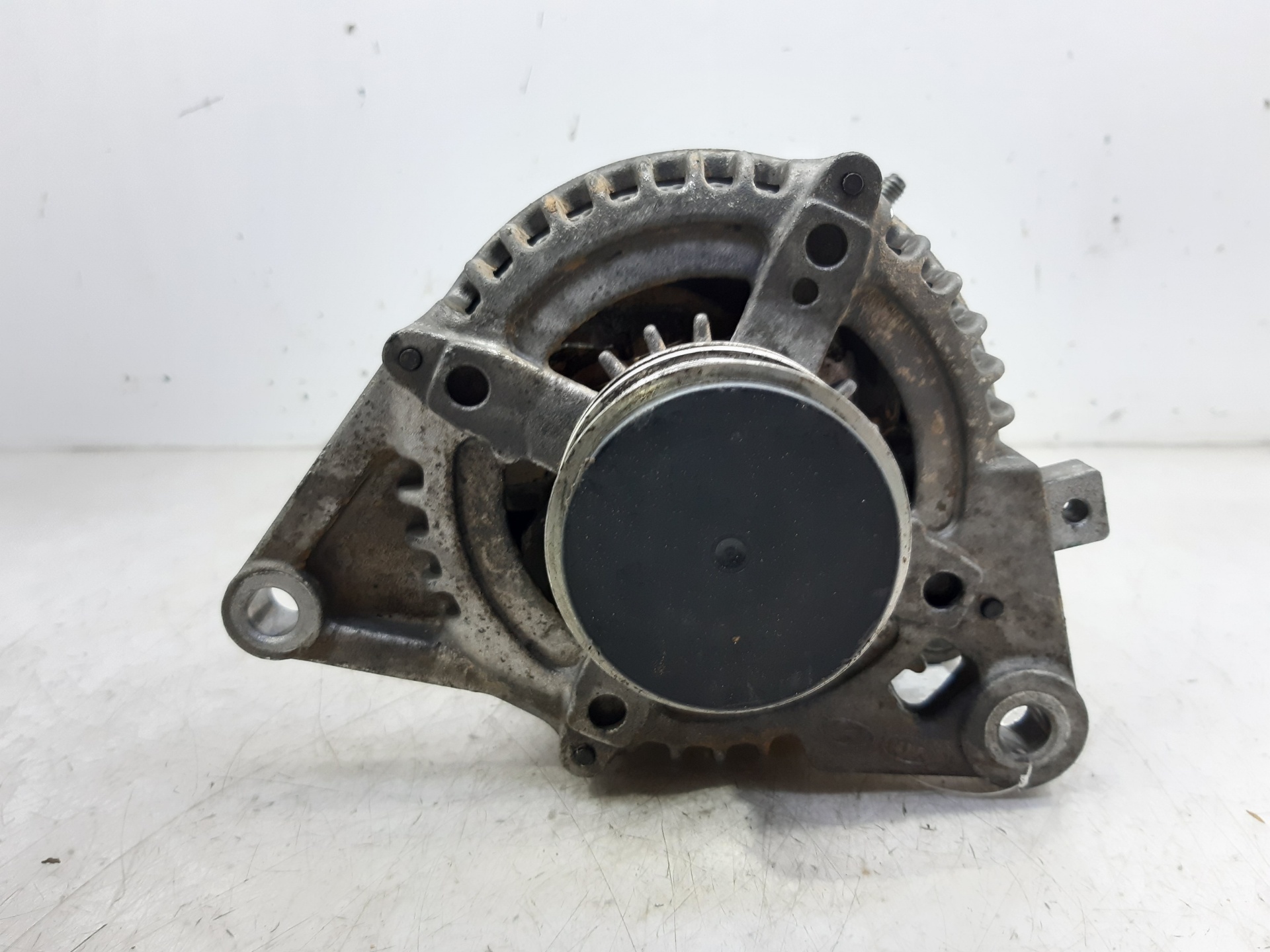 KIA Sportage 3 generation (2010-2015) Alternator 373002A700 22018616