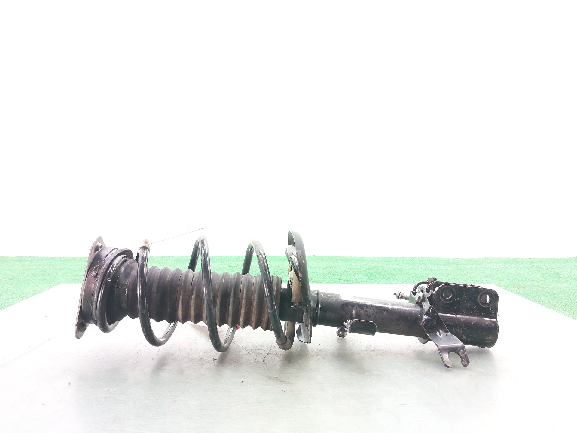 RENAULT Clio 4 generation (2012-2020) Front Left Shock Absorber 543028420R 26975818