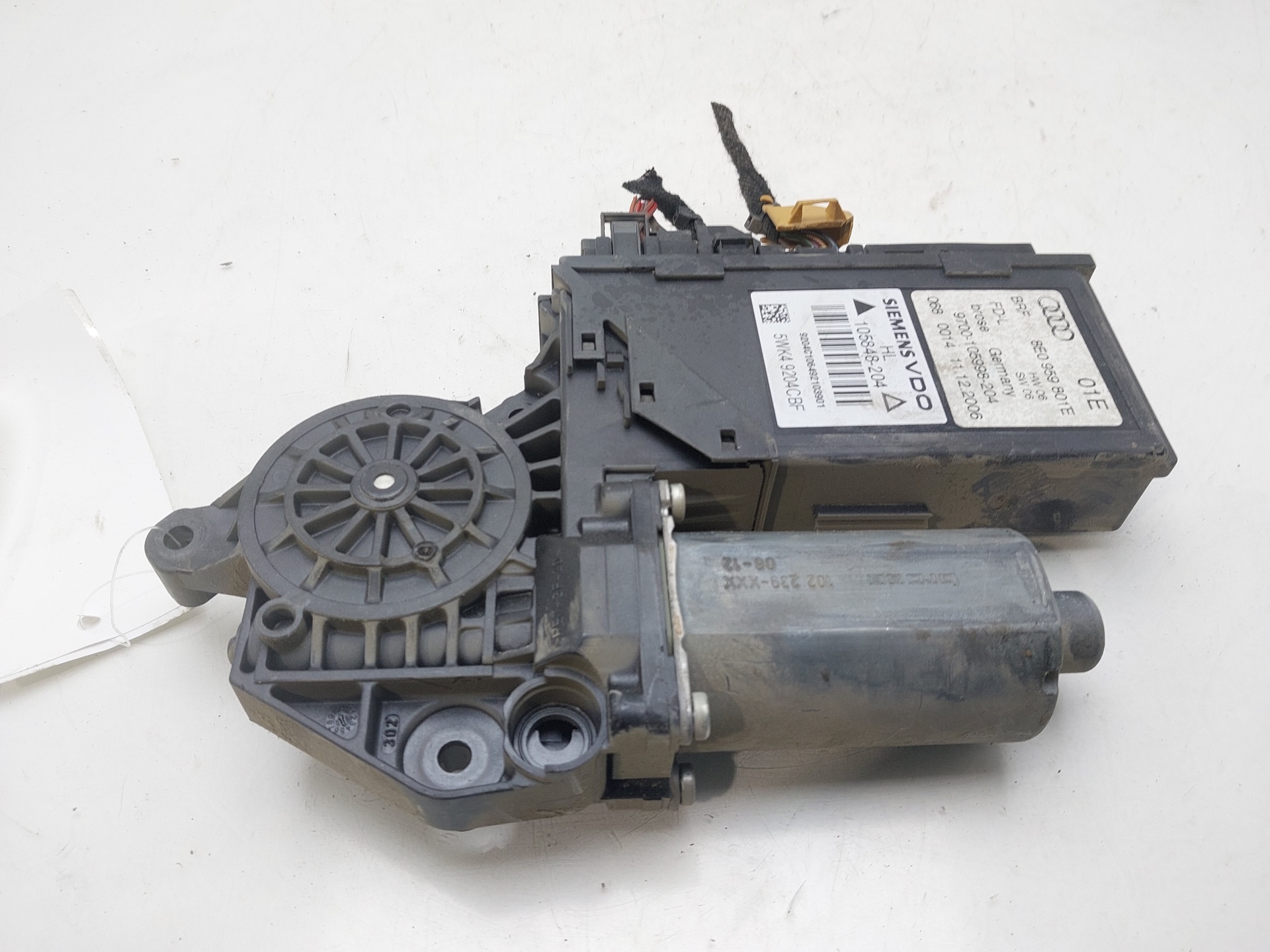 SUZUKI A4 B7/8E (2004-2008) Vänster bakdörr Fönsterkontrollmotor 8E0959801E 22610722