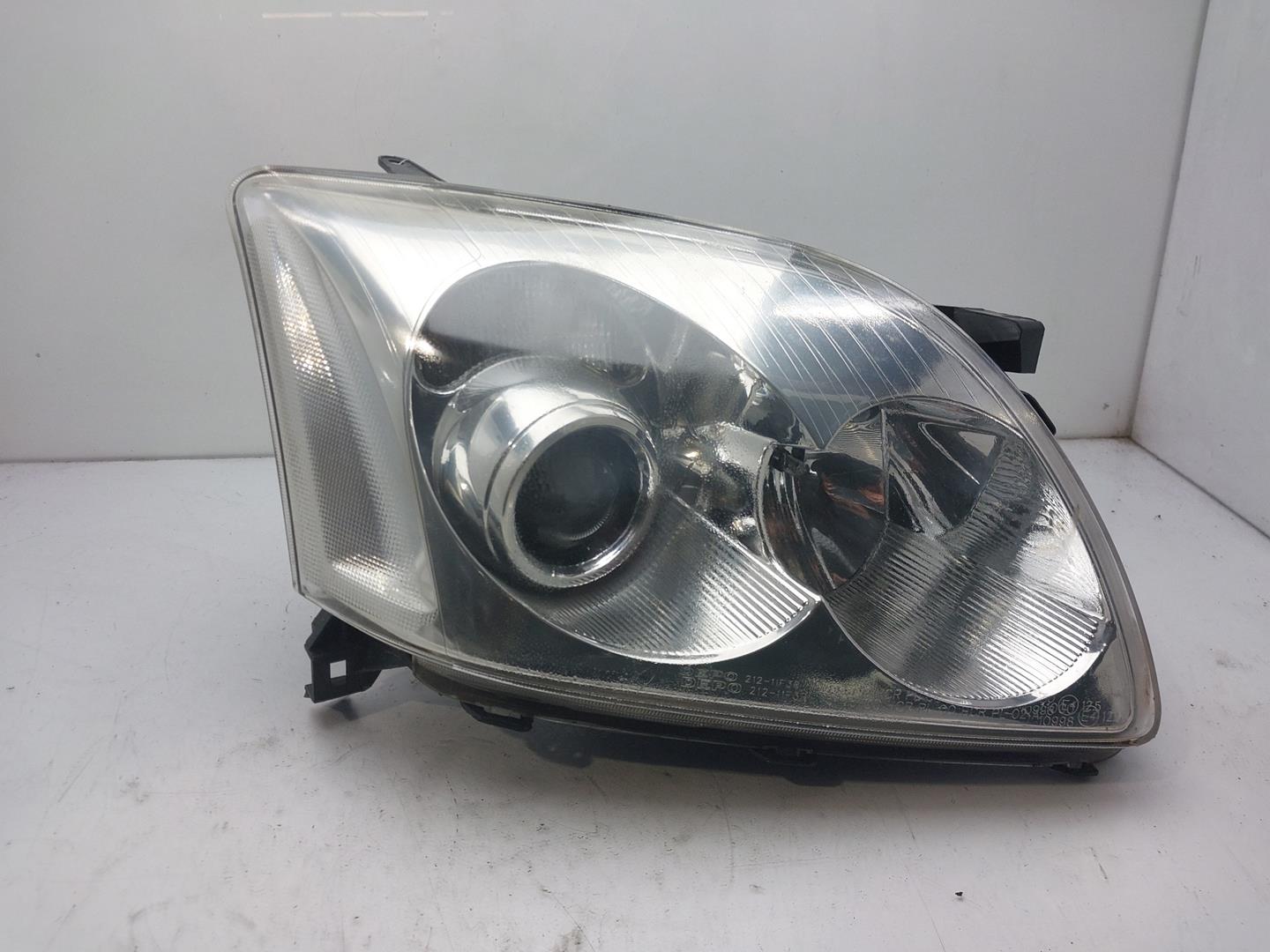 TOYOTA Avensis 2 generation (2002-2009) Front Right Headlight 8113005240 20663293