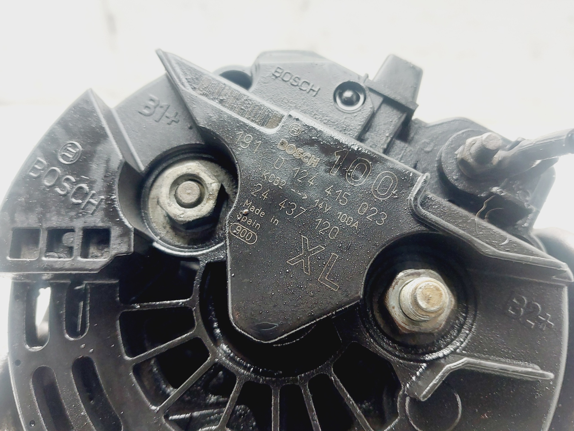 Alternador Z12XE 24437120 de Opel Corsa c (x01) 2003-2009 - pieza usada