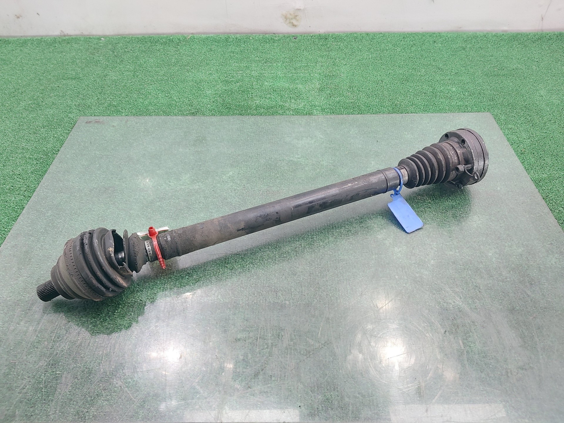 VOLKSWAGEN Passat Variant 1 generation (2010-2024) Front Right Driveshaft 1K0407272EN 22487105