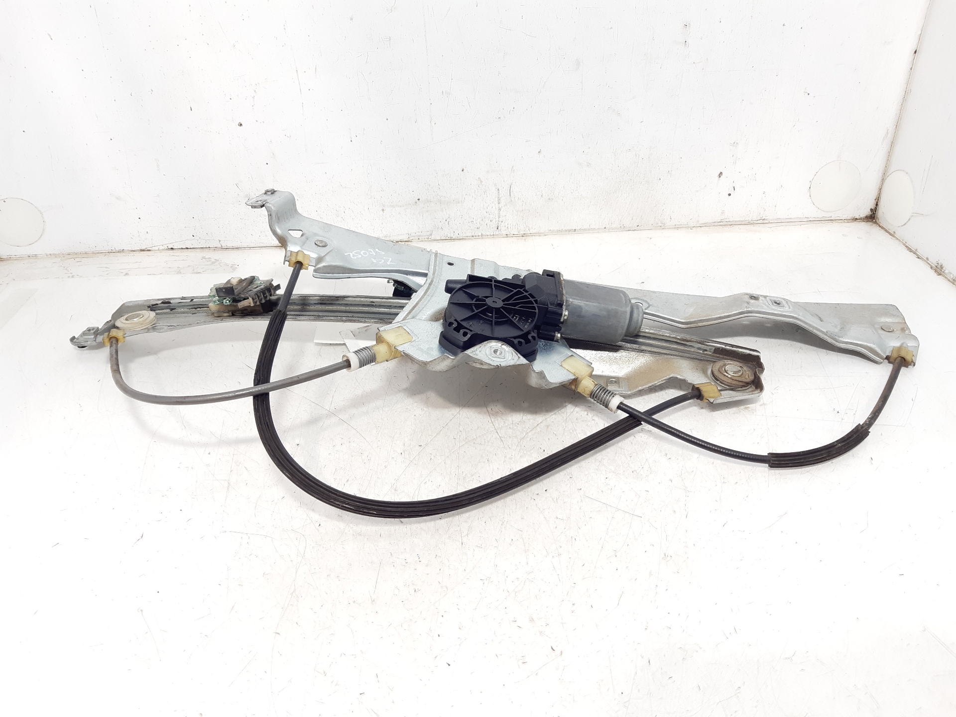 RENAULT Clio 3 generation (2005-2012) Front Left Door Window Regulator 8200291145 18728164