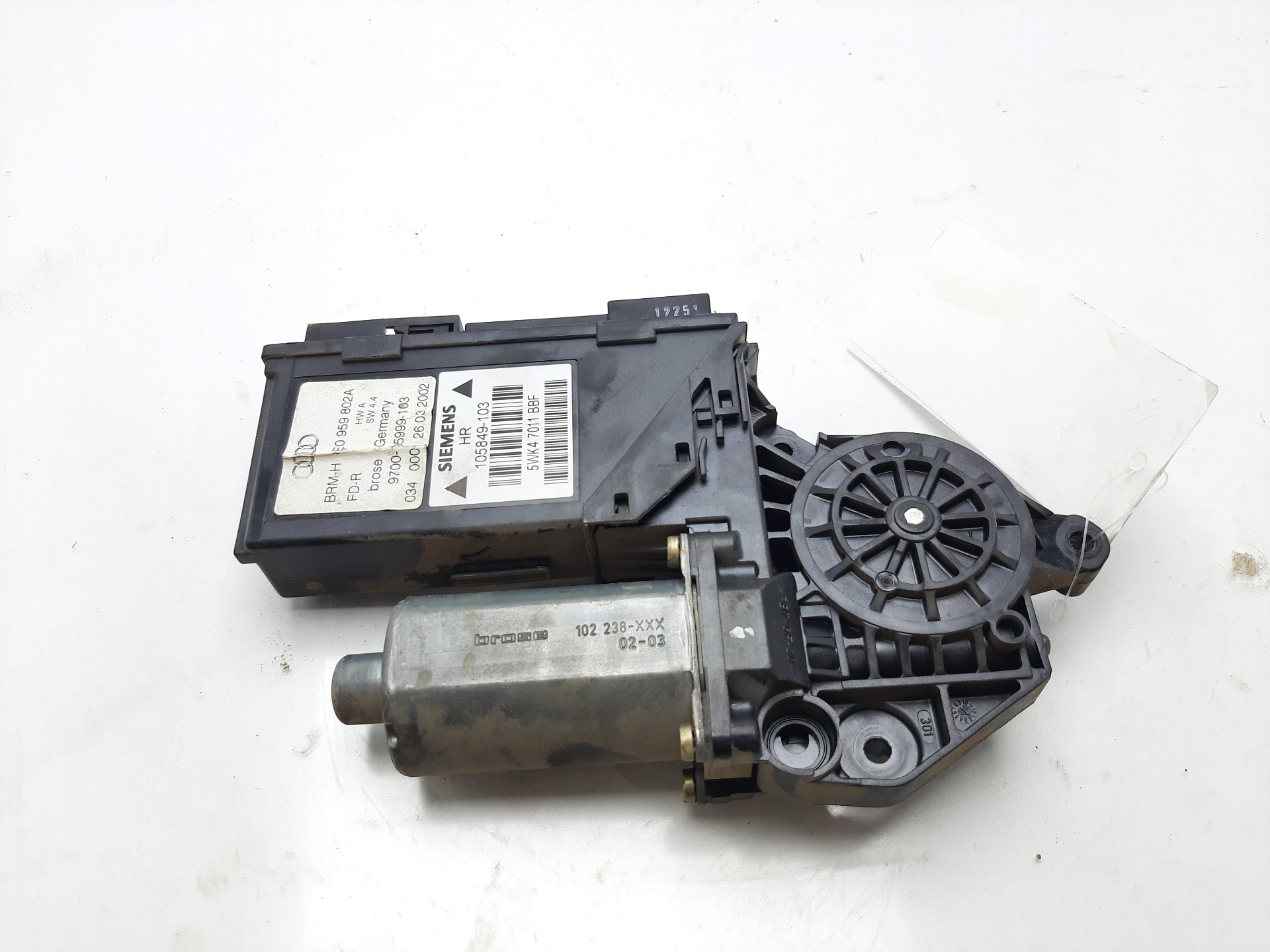 AUDI A4 B6/8E (2000-2005) Aizmugurējo labo durvju loga vadības motorīts 8E0959802A 25071311