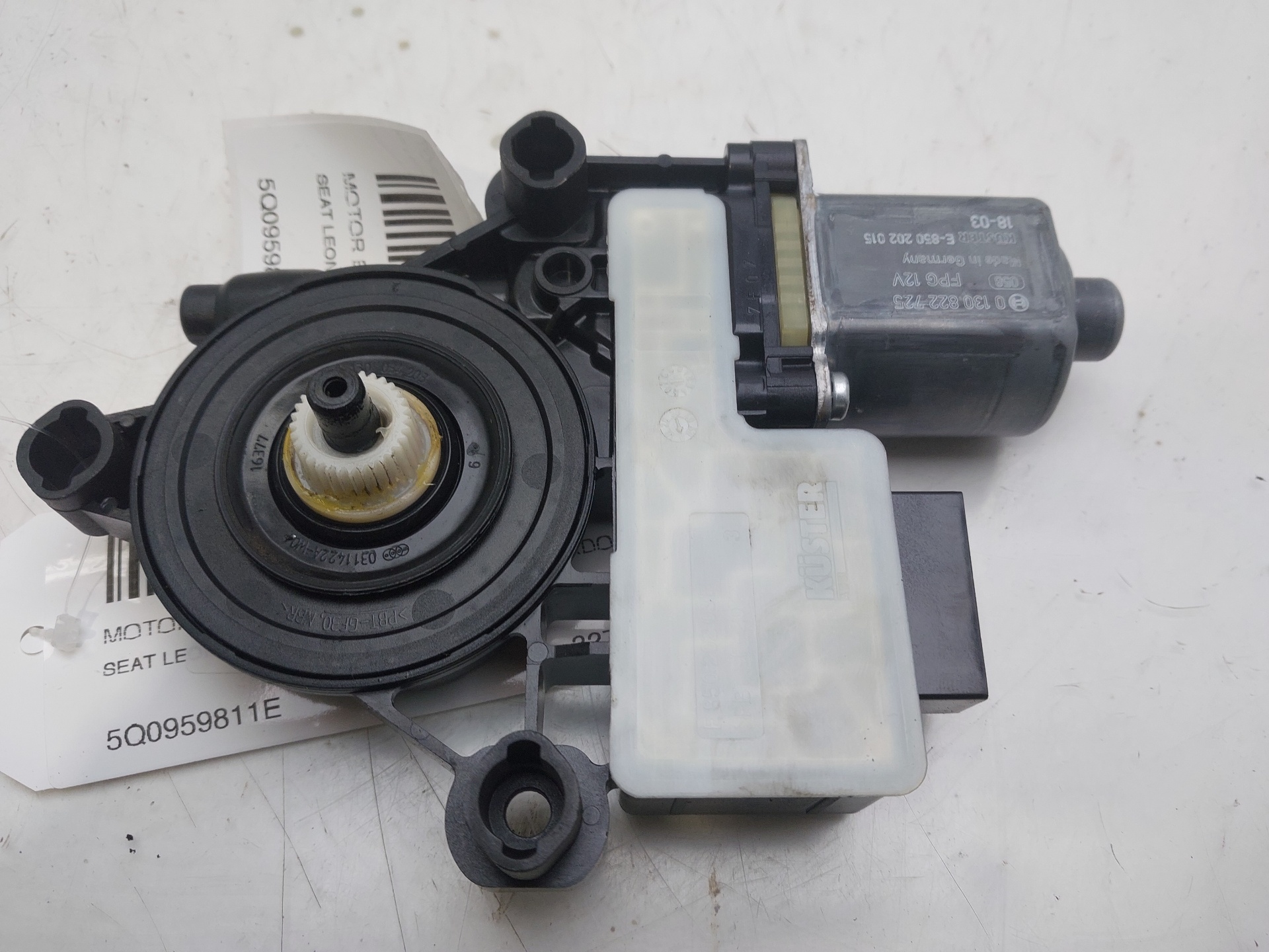 SEAT Leon 3 generation (2012-2020) Rear Left Door Window Control Motor 5Q0959811E 22409069