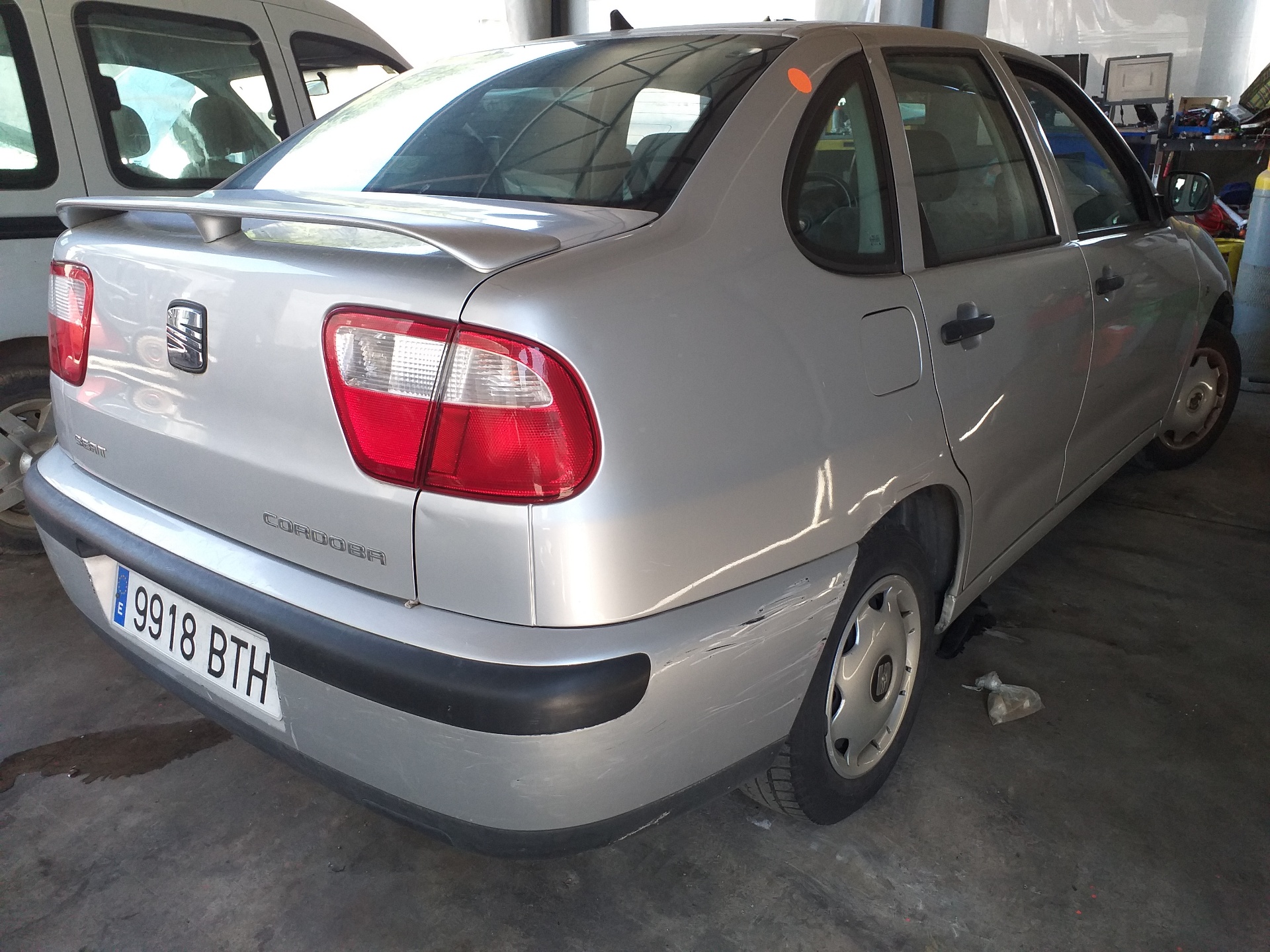 SEAT Cordoba 1 generation (1993-2003) Наружная ручка передней правой двери 6K0837208BFKZ 24129979