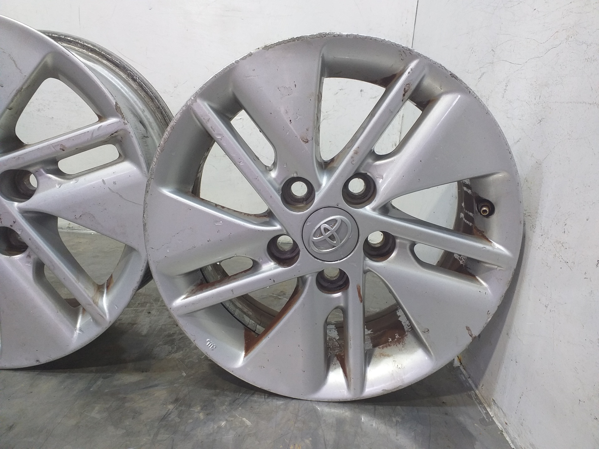 TOYOTA Auris Wheel Set R15 24851574