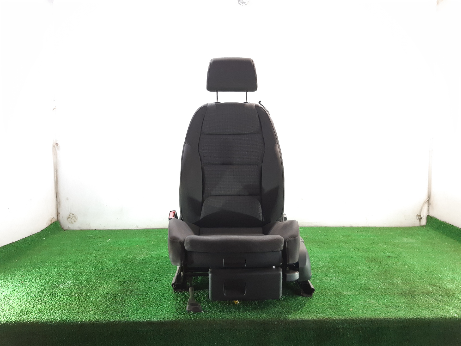 AUDI A4 B7/8E (2004-2008) Front Left Seat 8H0881105AQ 18740711