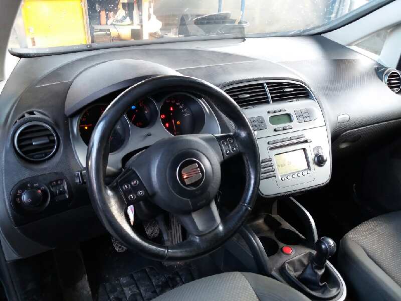 SEAT Altea 1 generation (2004-2013) Rear left door window lifter 5P0839461 24883554