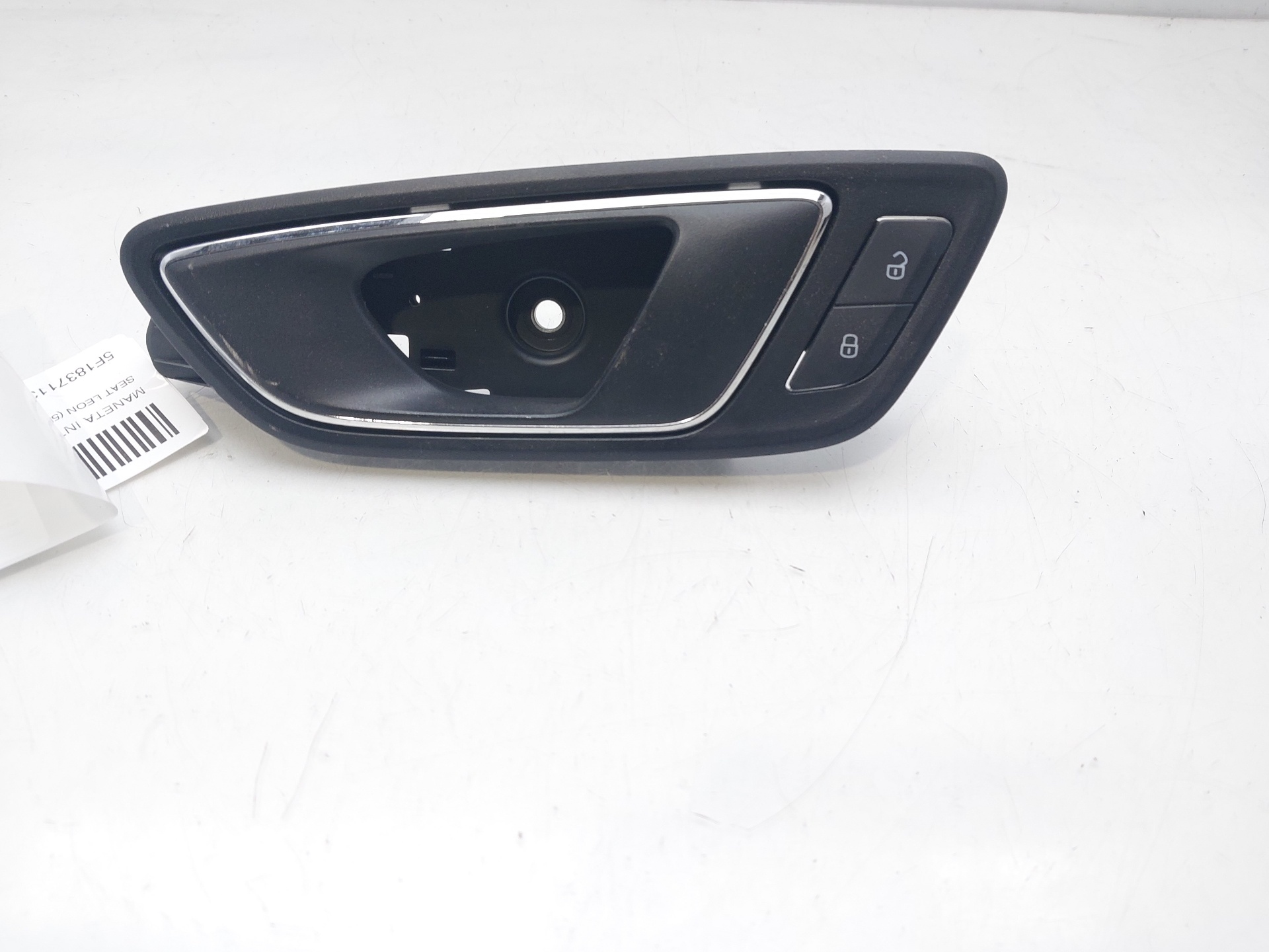 SEAT Leon 3 generation (2012-2020) Priekšējo kreiso durvju iekšējā roktura rāmis/kronšteins 5F1837113A, 35.919KMS, 5PUERTAS 22335686