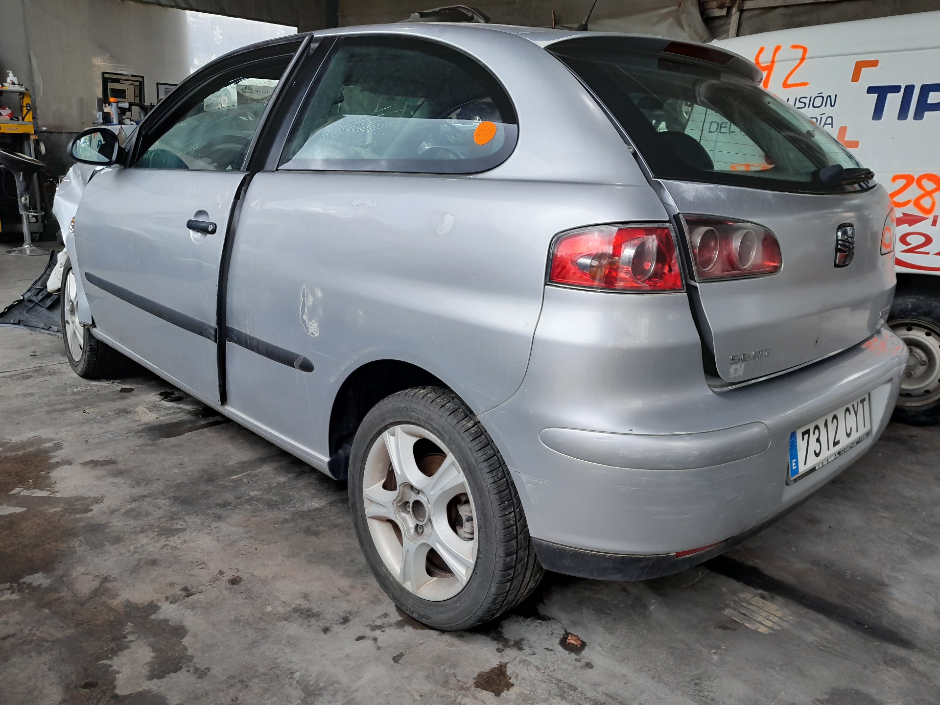 SEAT Ibiza 3 generation (2002-2008) Вакуумный насос 038145215 25032643