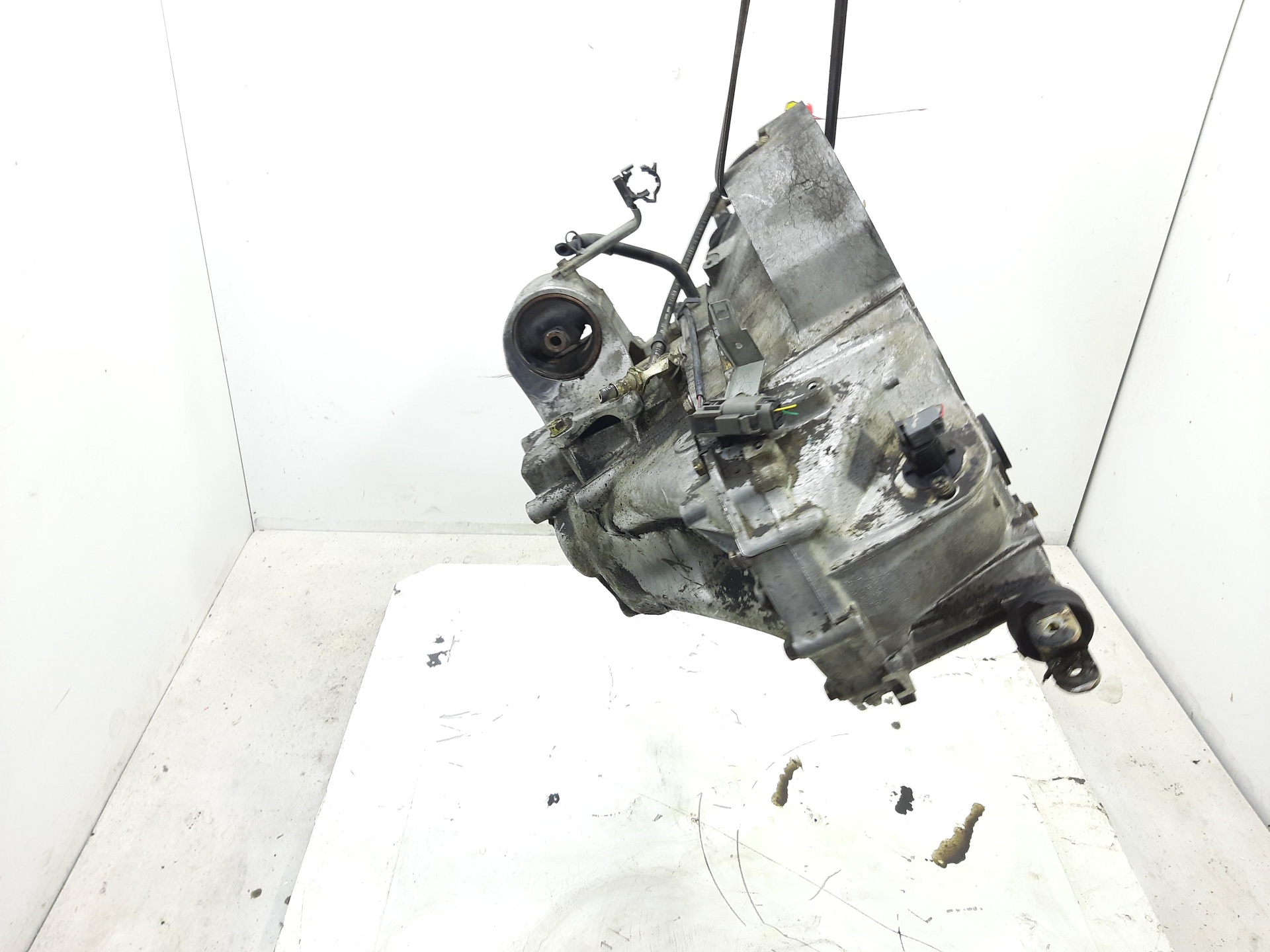 NISSAN Almera N16 (2000-2006) Gearbox YD22DDT 24074320