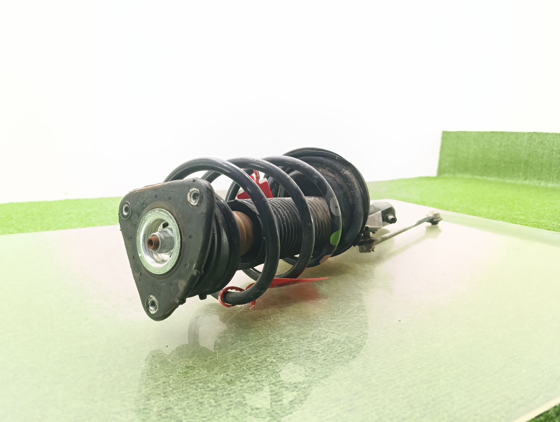Stoßdämpfer vorne rechts D4204T8 31317922 de Volvo V40 cross country (526) 2012-2015 120 CV con 137544 km - pieza usada
