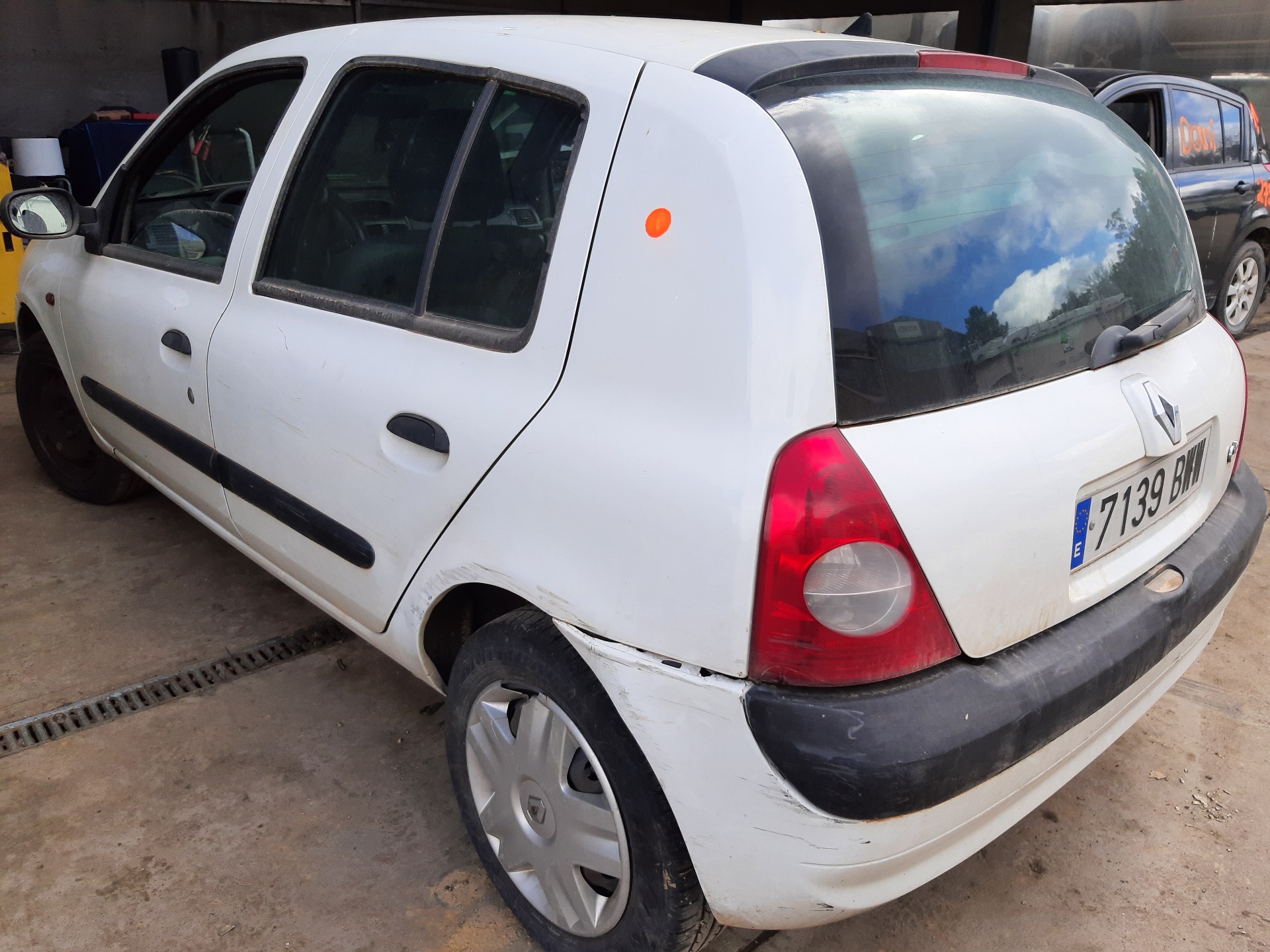 RENAULT Clio 2 generation (1998-2013) Левая противотуманка переднего бампера 8200002469 18788349