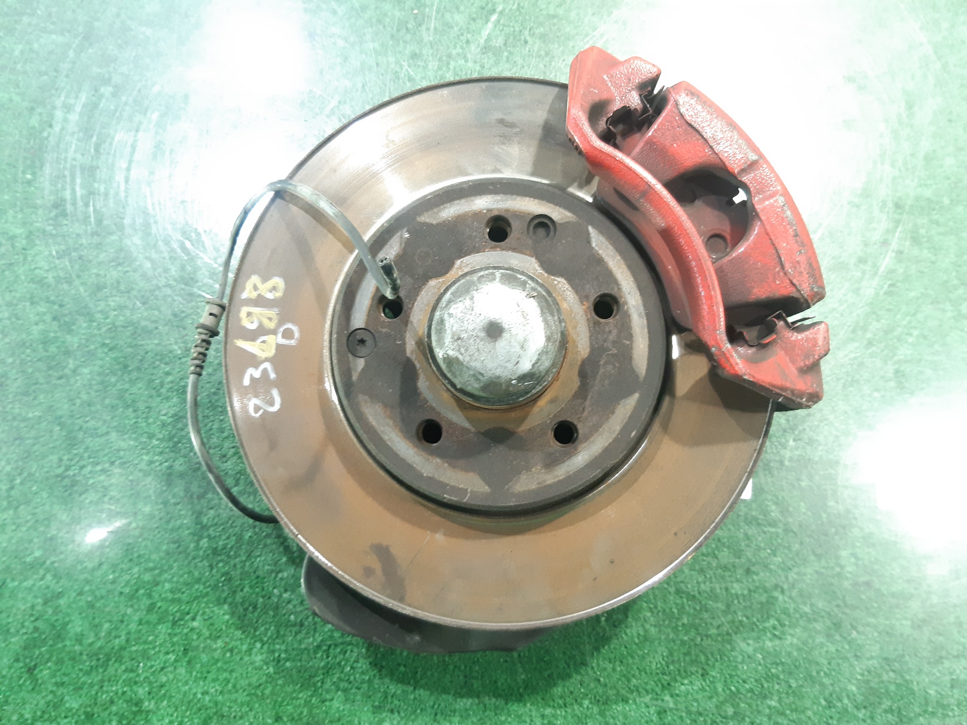 MERCEDES-BENZ C-Class W203/S203/CL203 (2000-2008) Front Right Wheel Hub 2043320201 18668552