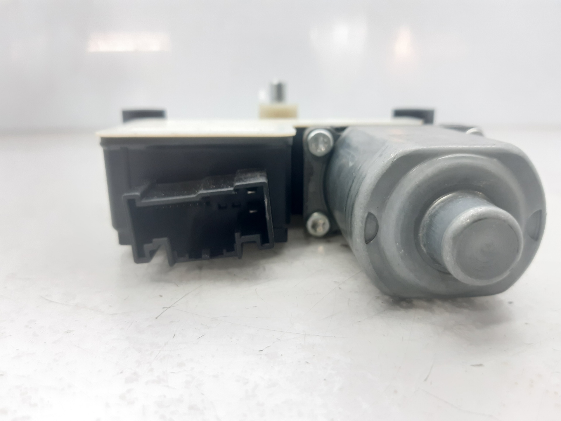 SEAT Alhambra 2 generation (2010-2021) Front Left Door Window Regulator Motor 2Q1959881 18654605