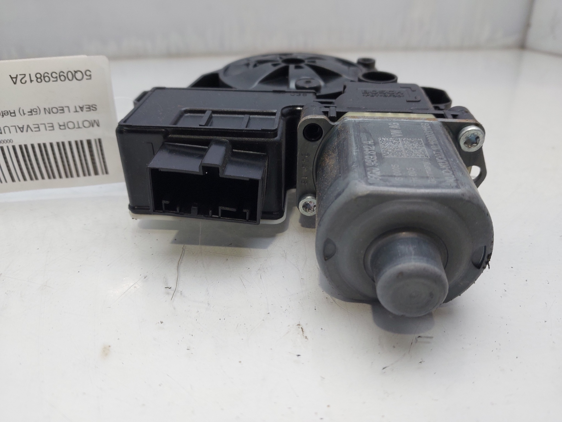 SEAT Leon 3 generation (2012-2020) Rear Right Door Window Control Motor 5Q0959812A 22485484