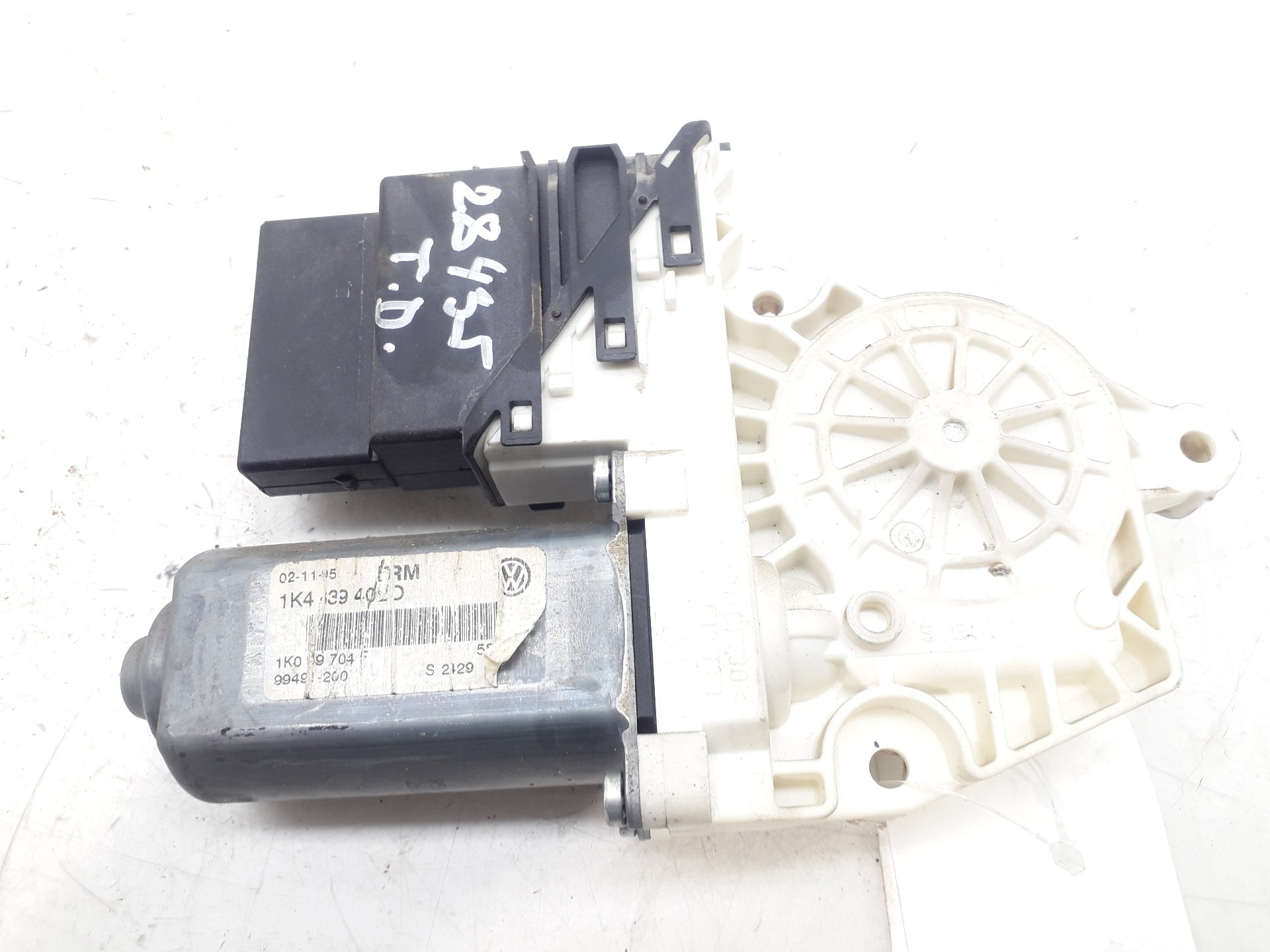 VOLKSWAGEN Golf 5 generation (2003-2009) Rear Right Door Window Control Motor 1K4839402D 20789189