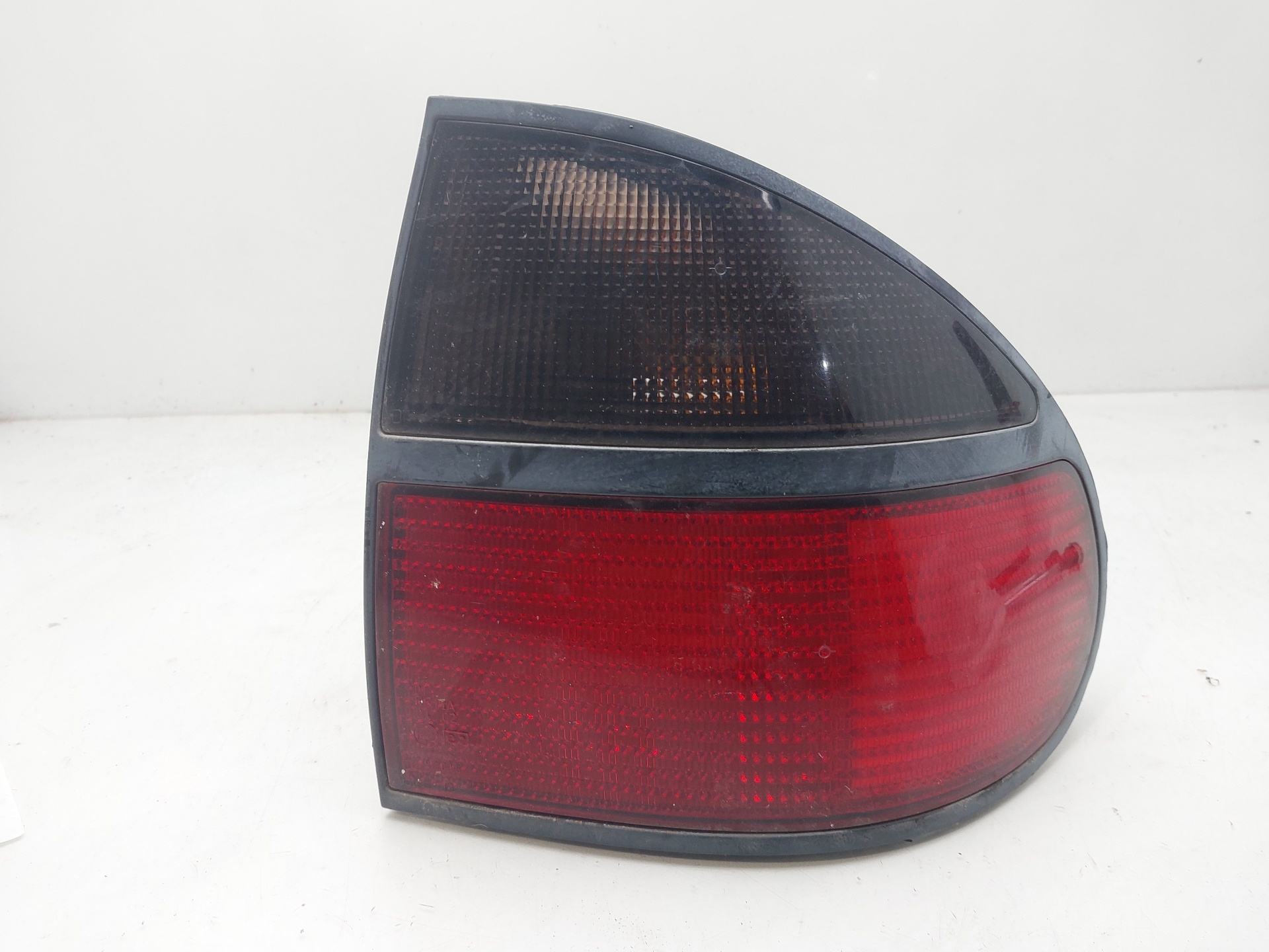 SAAB Laguna 1 generation (1993-2001) Rear Right Taillight Lamp 7700420123 22629933